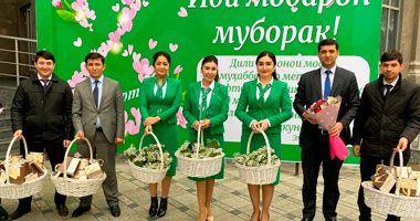 Амонатбонк бонувони кишварро бо “Рӯзи модарон” табрик намуд.