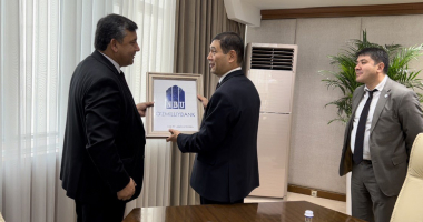 Мулоқоти Раиси Раёсати БДА ҶТ «Амонатбонк» бо Раиси Бонки миллии фаъолияти иқтисоди хориҷии Ўзбекистон 